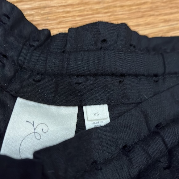 Beautiful pair of black pants with macramé style bottom - Picture 5 of 10